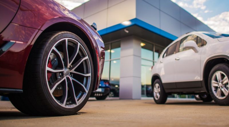 Comprar carro de locadora vale a pena?